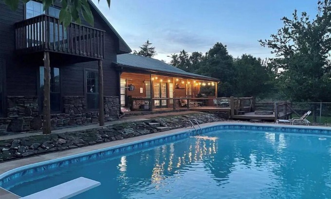 Compton Cabin | Buffalo River Cabin: Private Pool, Hot Tub & Game Room
