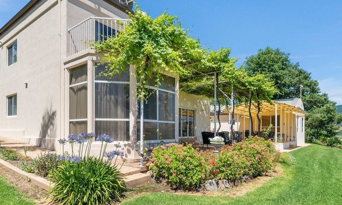 Merriang House | Buffalo River Retreat - 5 Bedroom