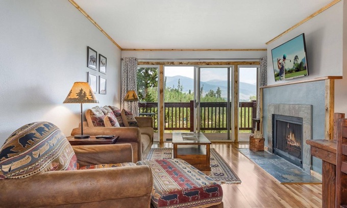Wildernest Condo | Scenic Wildernest Condo: Lake and Mountain Views Await