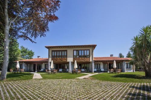 Posada de Llanes Apartment | Family-Friendly Buga II: Pool, Hot Tub & 9/10 Guest Ratings
