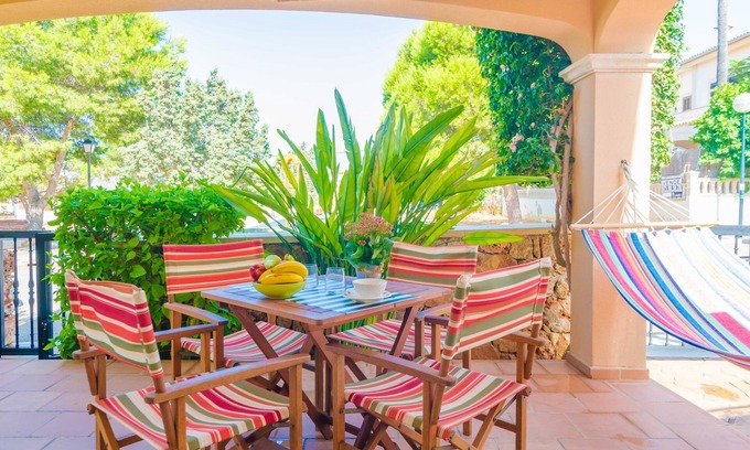 Sa Rapita House | Discover Bugambilia: Oceanfront Chalet with Free WiFi
