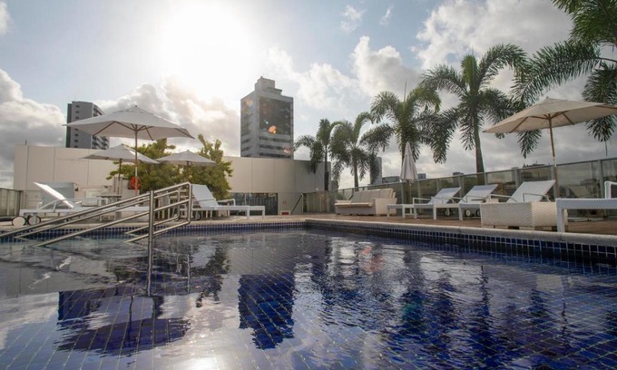 Boa Viagem Hotel | Inviting Bugan Recife Boa Viagem Hotel with Ocean Views