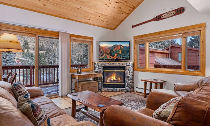 Fall River Estates Condo | Bugle Pointe A04: Family-Friendly Retreat with Spa & Hot Tub