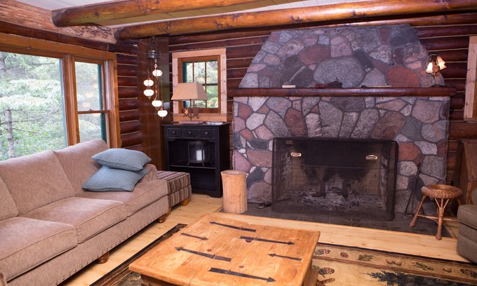 Mason Cabin | Cozy Retreat: Fire, Nature Sounds & Top-Rated Amenities
