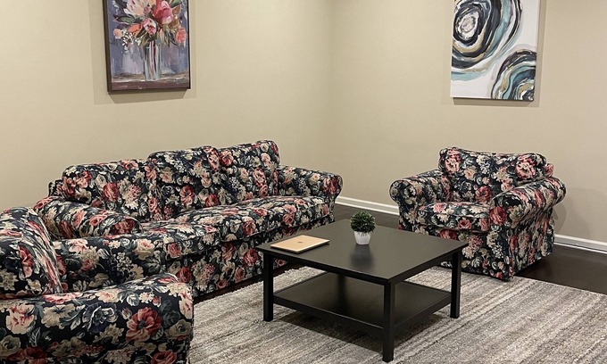 Lawrenceville House | Family-Friendly Stay for Up to 8 with Kitchen & Breakfast