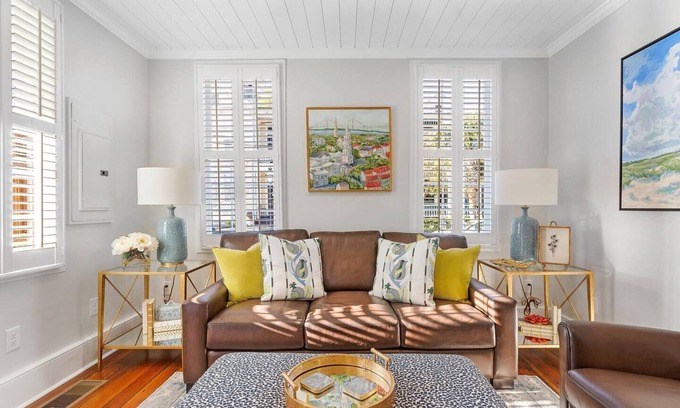 Radcliffeborough House | Historic Elegance Awaits at The Elliott - Family Friendly Stay