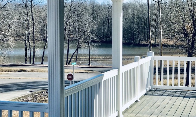 Grand Rivers House | Experience Lakefront Bliss in Grand Rivers - 10/10 Rated
