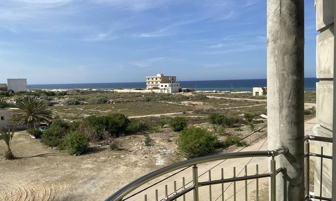Sidi Abdelhamid Apartment | Seaside Retreat: Modern Amenities with Ocean Views