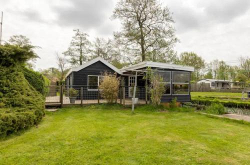 Matsloot House | Charming Buiten Huisje aan de Vaart with Ocean View