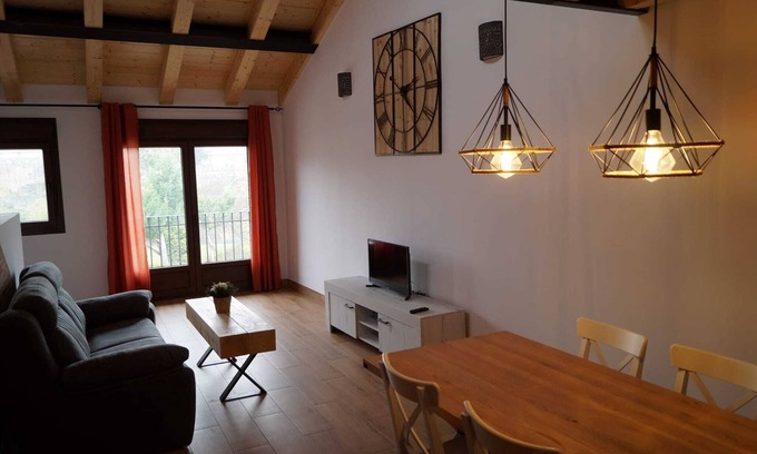 Buitrago del Lozoya Apartment | Highly Rated Buitrago Old Bridge CASA ENEBRO with Kitchen