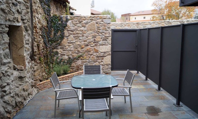 Buitrago del Lozoya Apartment | Top-Rated CASA FRESNO near Buitrago Old Bridge