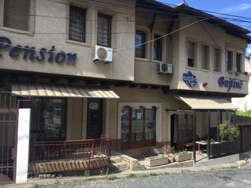Prizren House | Family-Friendly Bujtina Oltas with Hot Tub Amenities