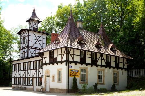 Szczawno-Zdroj Bed & Breakfast | Budget-Friendly Bukowy Dworek with Breakfast & Family Amenities