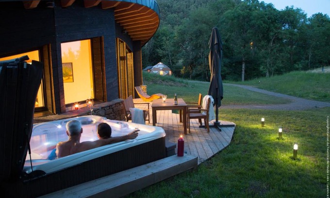 Queyrieres Cabin | Unique Ecolodge with Private Spa Amid Volcanoes - Bulles d'Herbe