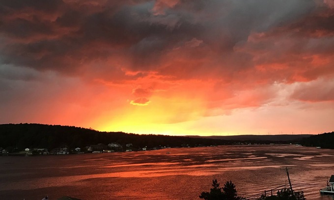 Shawanese Cottage | Scenic BullFrog Cottage: Lakefront Views & Guest Rated 10/10