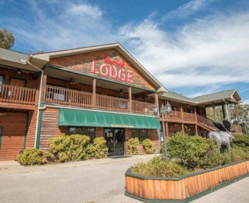 Rombauer Hotel | Rustic Retreat at Bullwinkles Lodge with Pool & Hot Tub