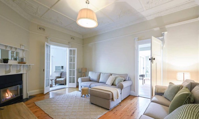 Dubbo House | Discover Bultje Bliss: CBD Haven with Timeless Charm
