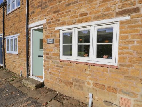 Sibford Gower House | Family-Friendly Stay at Bumble Cottage - 4-Star Comfort