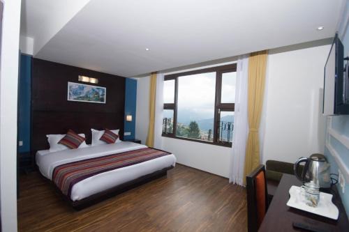 Gangtok House | Charming Bumblebee Bed & Breakfast: Child-Friendly Retreat