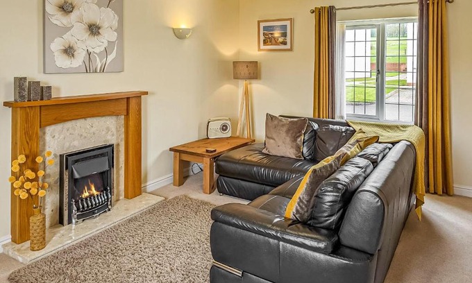 Bridlington House | Pet-Friendly Bumblebee Cottage: 4-Star Bliss for Families
