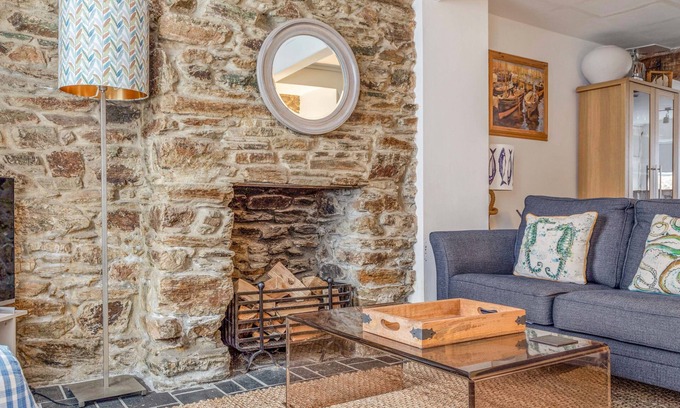 Salcombe Cottage | Oceanfront Bliss at Bumblebee Cottage - Rated 10/10