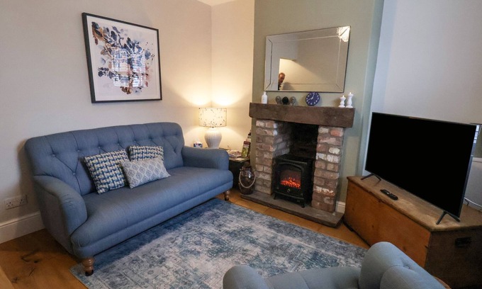 Beverley Cottage | Pet-Friendly Bumblebee Cottage with Garden in Beverley