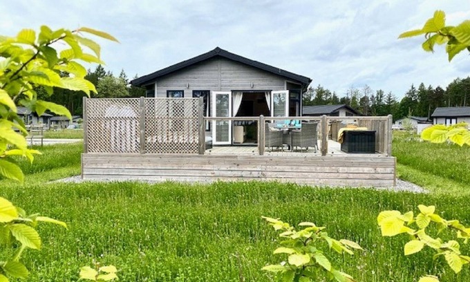 Ryther Apartment | Experience Bumblebee Lodge with Inviting Hot Tub & Spa
