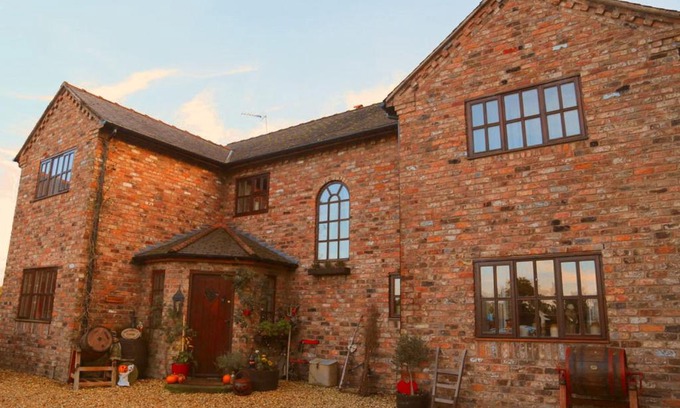 Gresford Bed & Breakfast | Guest Rated 9.9/10 at Bumbleberry Cottage Retreat