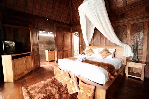 Kutuh Kaja Villa | Discover Bumbung Sari Villa: Oceanfront Bliss Awaits