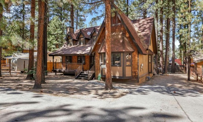 Summit Estates House | Pet-Friendly Bummit at the Summit #2017 for Family Fun
