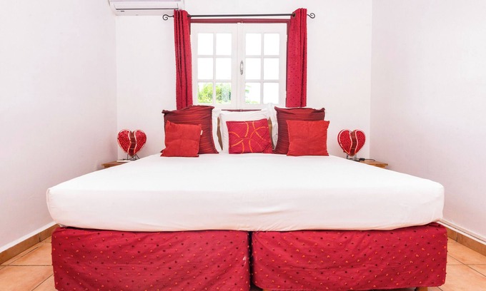 Capesterre-de-Marie-Galante House | Relax at Bungalow Pom Malaka with Ocean View and Pool