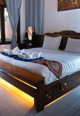Bunaken Villa | Relax at Bunaken Villa Queen's Dive with Oceanfront Views