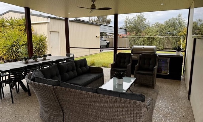 Bundalong House | Experience Bundalong Retreat: Family-Friendly Getaway