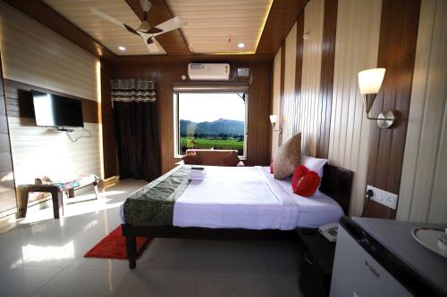 Nivari Hotel | Relaxing Retreat at Bundeli Farm Resort & Banquet Orchha