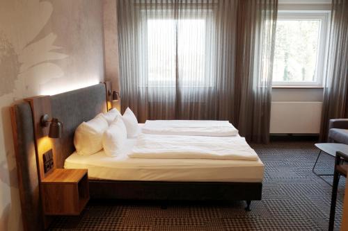 Neuenfelde Hotel | Explore Bundt's Hotel & Gartenrestaurant: Pet Friendly Retreat