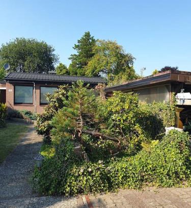 Schenefeld Apartment | Inviting Bungalow with WiFi, Garden & Family-Friendly Amenities