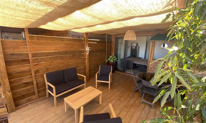 Piton Saint-Leu House | Cozy Bungalow Steps from the Beach with Ocean Views