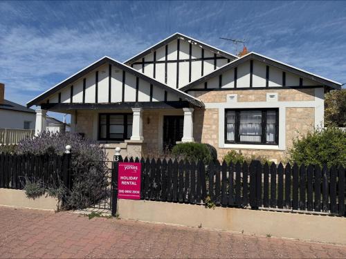 Dalrymple House | Seaside Bungalow: Family-Friendly Beach Getaway Awaits