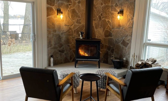 Consecon House | Cozy Bungalow by the Bay with Ocean Views & Pet-Friendly
