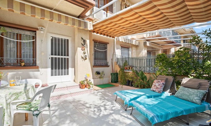 Santa Pola House | Sea View Bungalow 'Casa Valentino' with Private Terrace & Wi-Fi