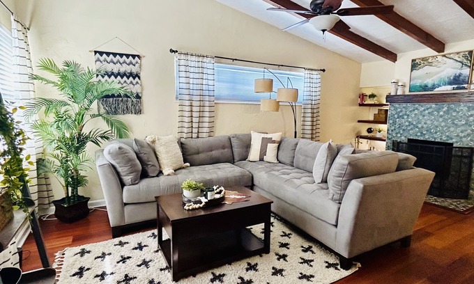 United Central House | Pet-Friendly Bungalow with Swim Spa in Central DTSP