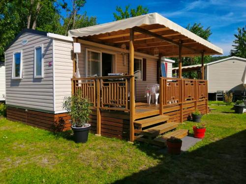 Condrieu House | Charming 2-Bedroom Bungalow with Pool in Condrieu