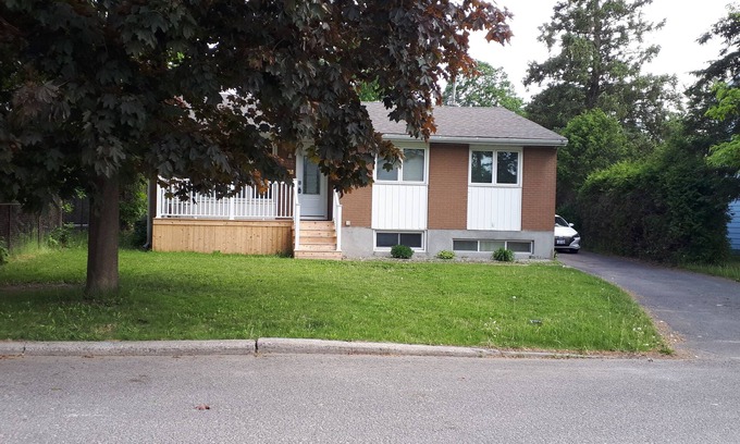 Ottawa Division House | Convenient Bungalow Near Downtown with Spa and Hot Tub