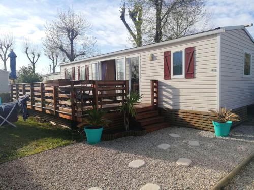 Vias House | Cozy 3-Bedroom Bungalow with Shared Pool & Wifi in Vias