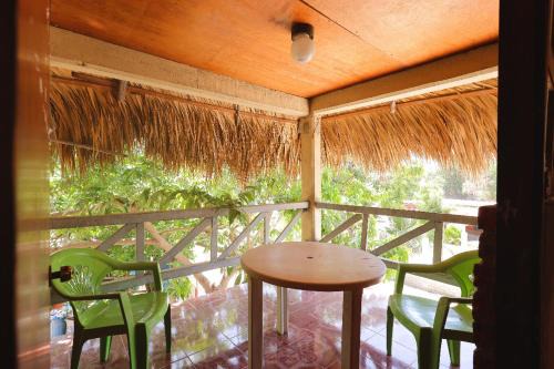 Villa de Tututepec de Melchor Ocampo Bed & Breakfast | Pet-Friendly Bungalow in Chacahua with High Guest Ratings