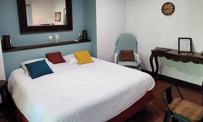 Sarramea House | Relax at Bungalow D'antan Spa - Pet Friendly Retreat