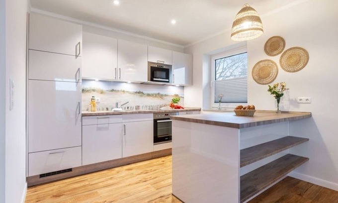 Wenkendorf Apartment | Idyllic Bungalow for 5 Guests with Oceanfront Views