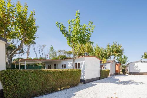 Balea Resort | Pet-Friendly Bungalow F with Pool and Child Amenities