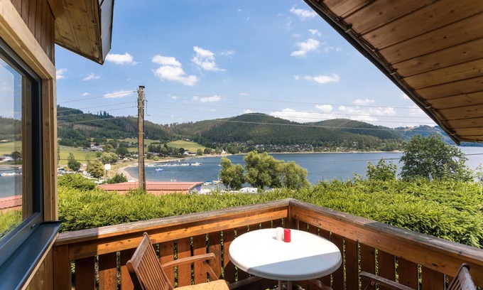 Bucha House | Cozy Bungalow for 4 with Ocean View in Unterwellenborn