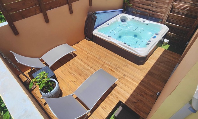 Saint-Pierre House | Romantic Bungalow for 2 with Relaxing Jacuzzi Experience